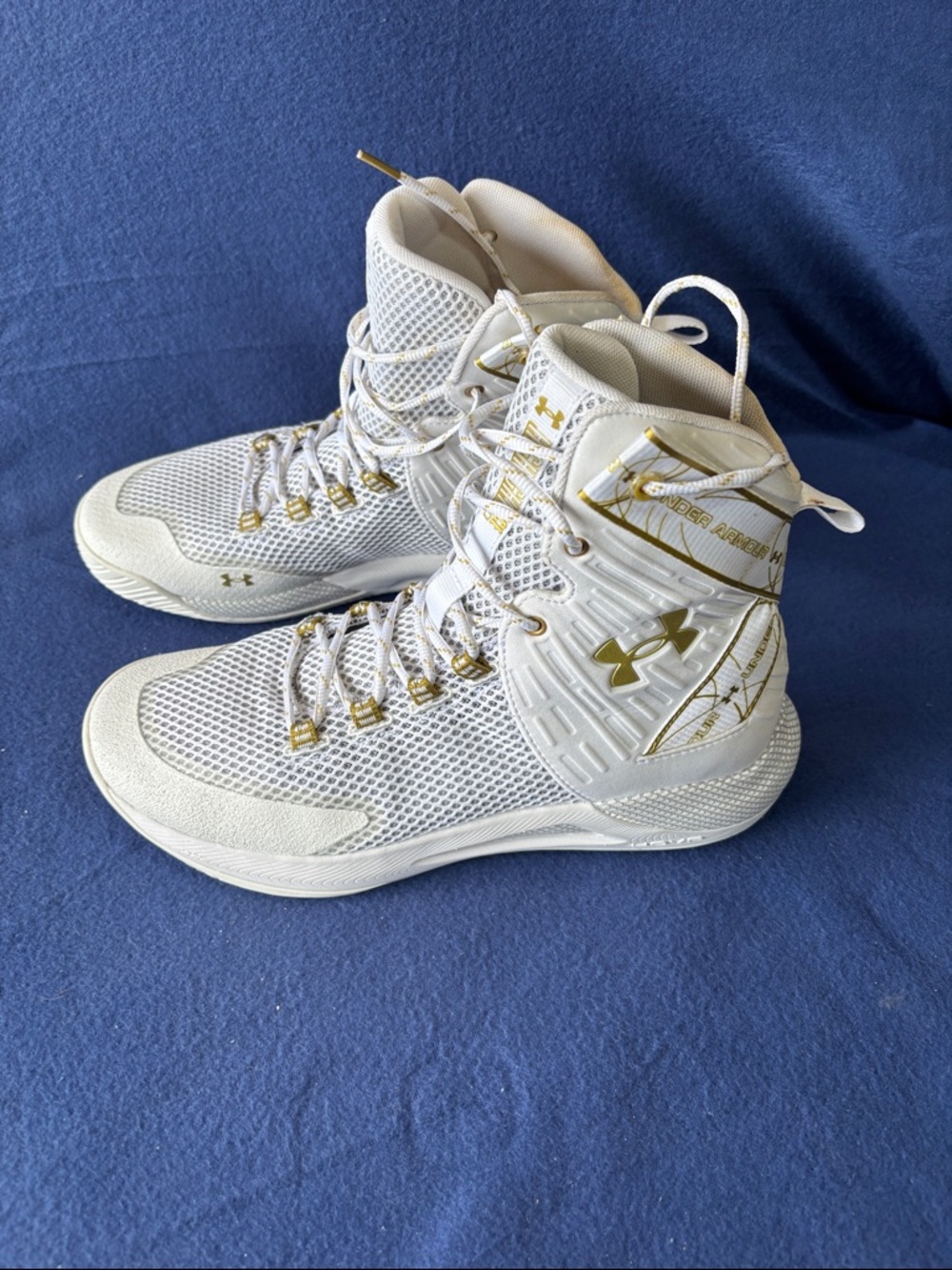 Under‎ Armour Women's HOVR Highlight Ace in the white and metallic gold